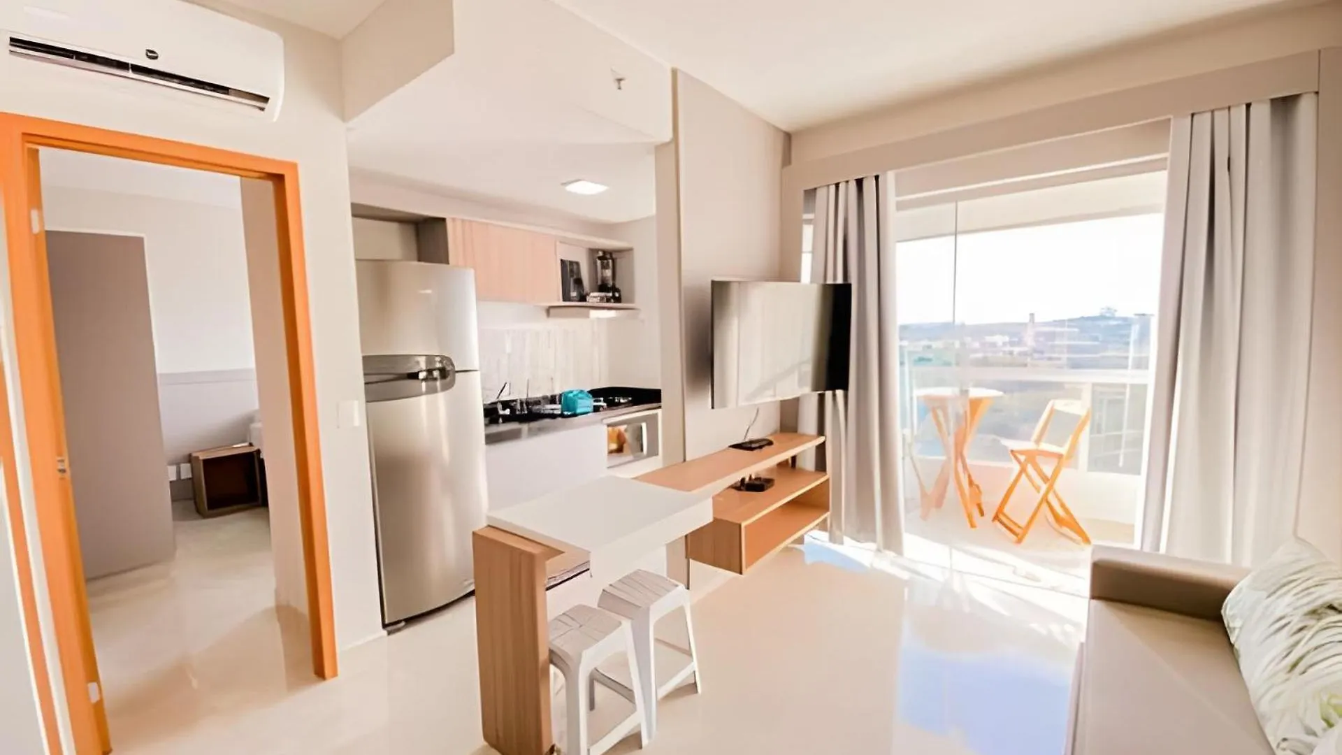 Flat Com Sacada E Linda Vista Da Cidade Caldas Novas 0*,